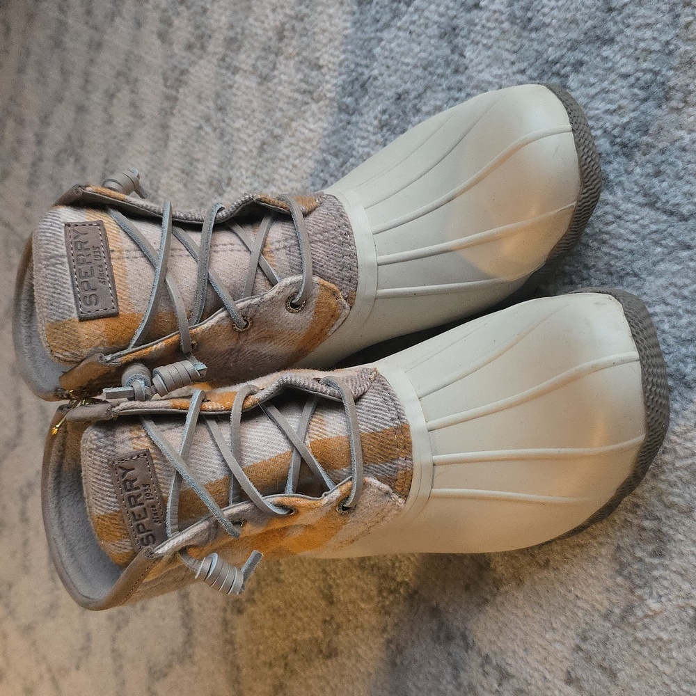 Sperry duck boots pre-owned